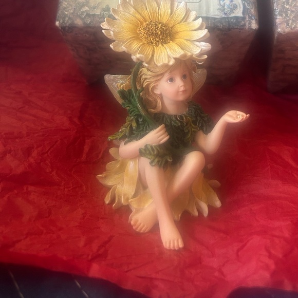 Spring Faerieblossom…Morning Mist.Style #36117 Fairy figurine - Picture 2 of 8